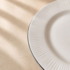 PLATO LLANO BLANCO FILO NEGRO 3